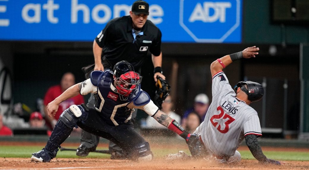 Wild-Card Roundup: Blue Jays remain 1.5 games back as Rangers fall to Twins