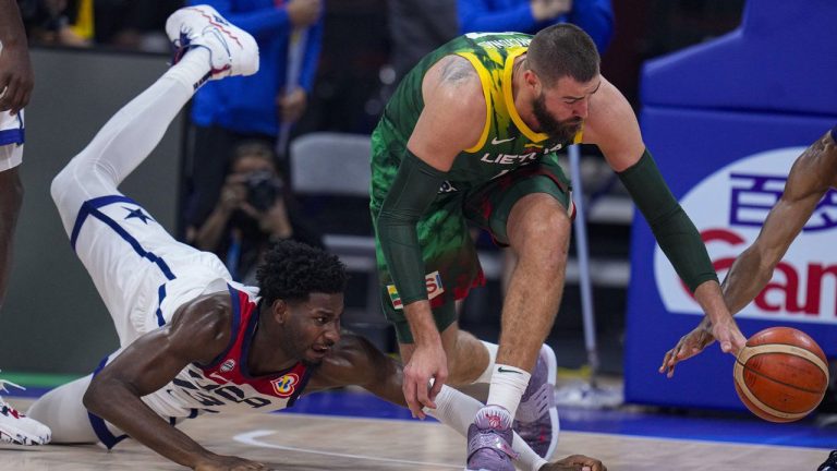 U.S. forward Jaren Jackson Jr. (13) dives under Lithuania center Jonas Valanciunas (17) for a loose ball during the second half of a Basketball World Cup second-round match in Manila, Philippines. (Michael Conroy/AP)
