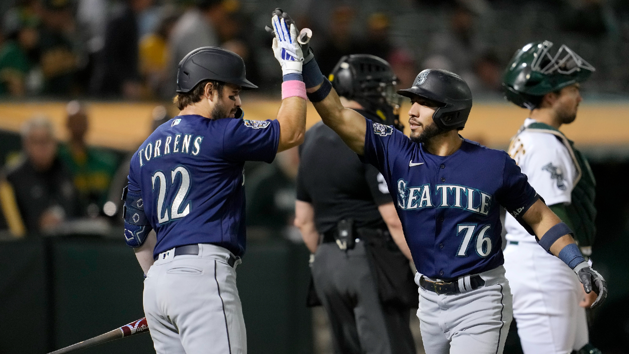 Castillo, Mariners blank Rays to win first game of key series