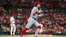 MLB Roundup: Reds smash six homers in 17-run victory over Cardinals