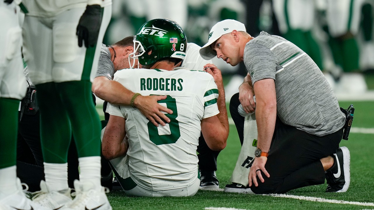 Rodgers leaves Jets debut with injury, coach fears Achilles damage