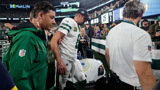 Aaron Rodgers Reappears At MetLife Stadium For Jets-Chiefs Game After Torn  Achilles & Hopes To Play Again This Season – Deadline