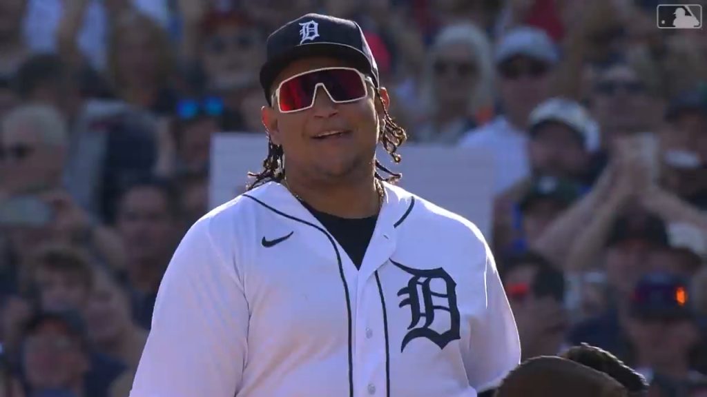 Miguel Cabrera tried to steal a fan's beard in the middle of a