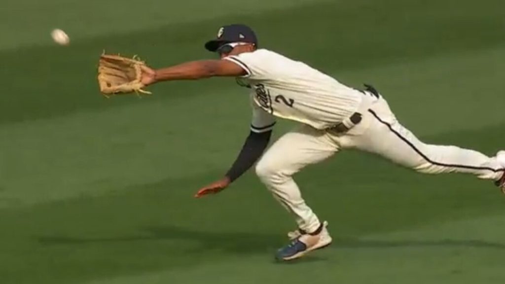 Houston Astros' Craig Biggio makes a diving catch of a ball hit by