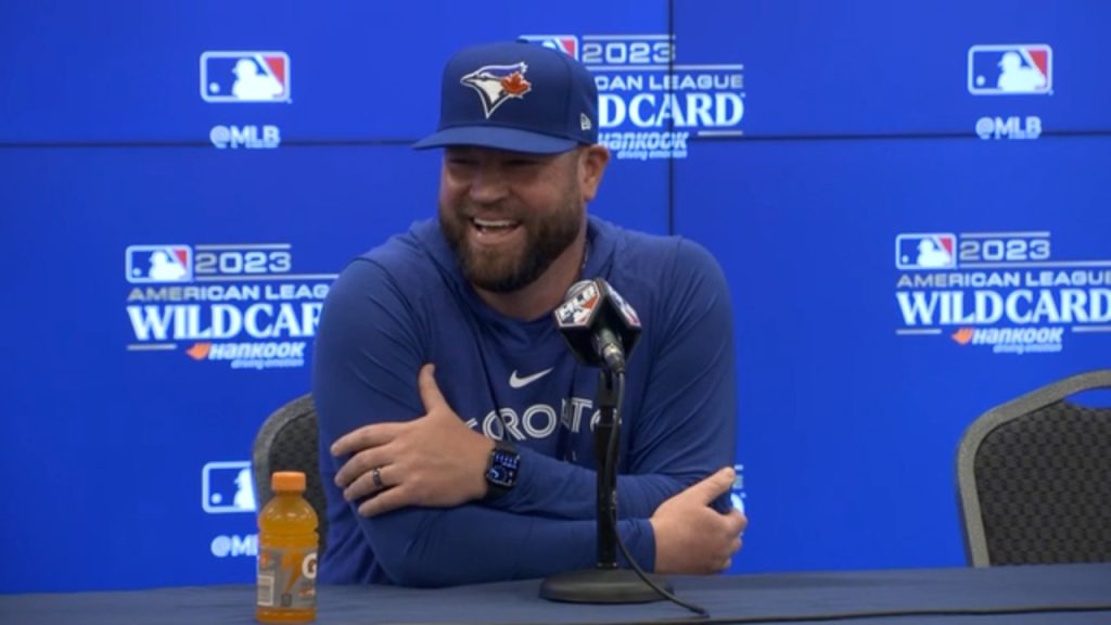 Blue Jays GM blames manager John Schneider for pulling José