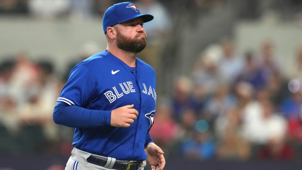 Blue Jays sign John Schneider to three-year deal as manager