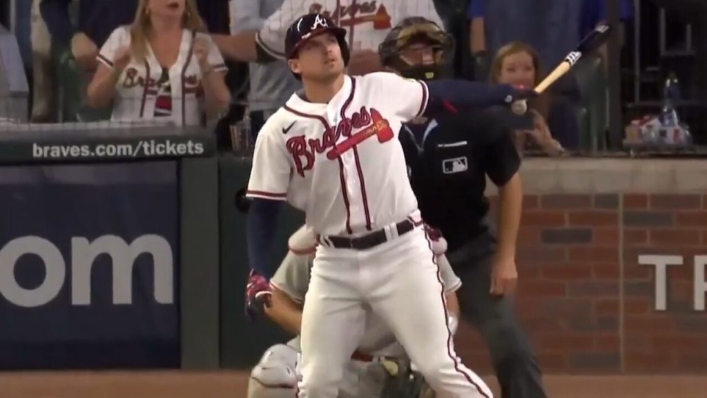 Braves' Austin Riley makes ridiculous catch that leaves Phillies