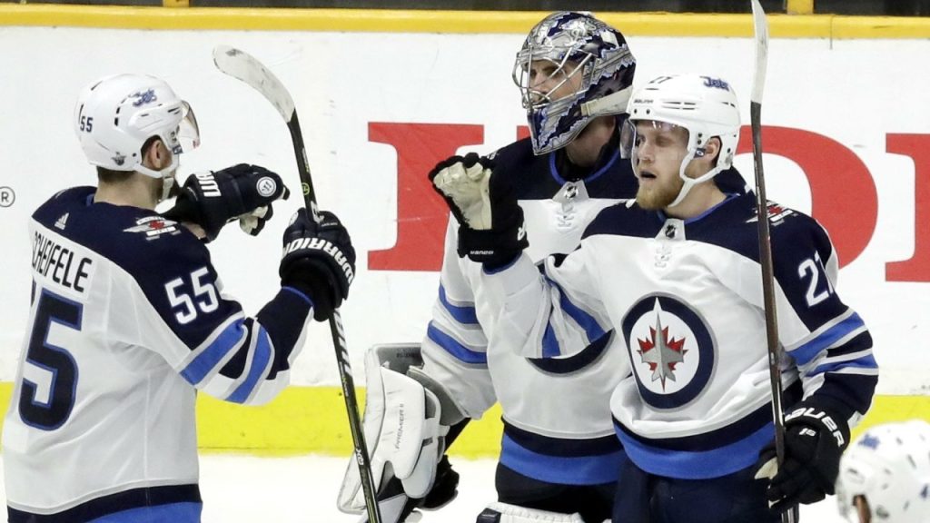 Scheifele doesn't agree with benching vs. Leafs