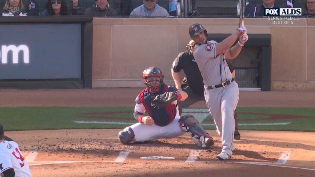 WATCH: Jose Abreu's bat wakes up vs. Rangers with HR blasts