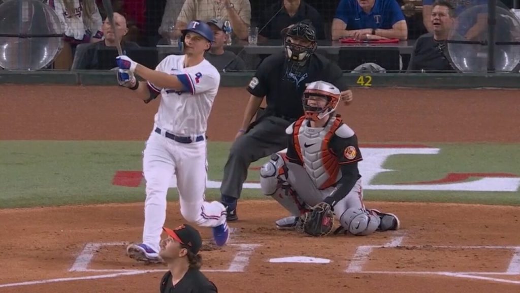 Rangers' Corey Seager CRUSHES a solo home run to tie game against