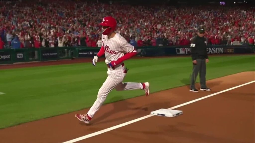 Trea Turner gives Phillies glimpse of his amazing base running