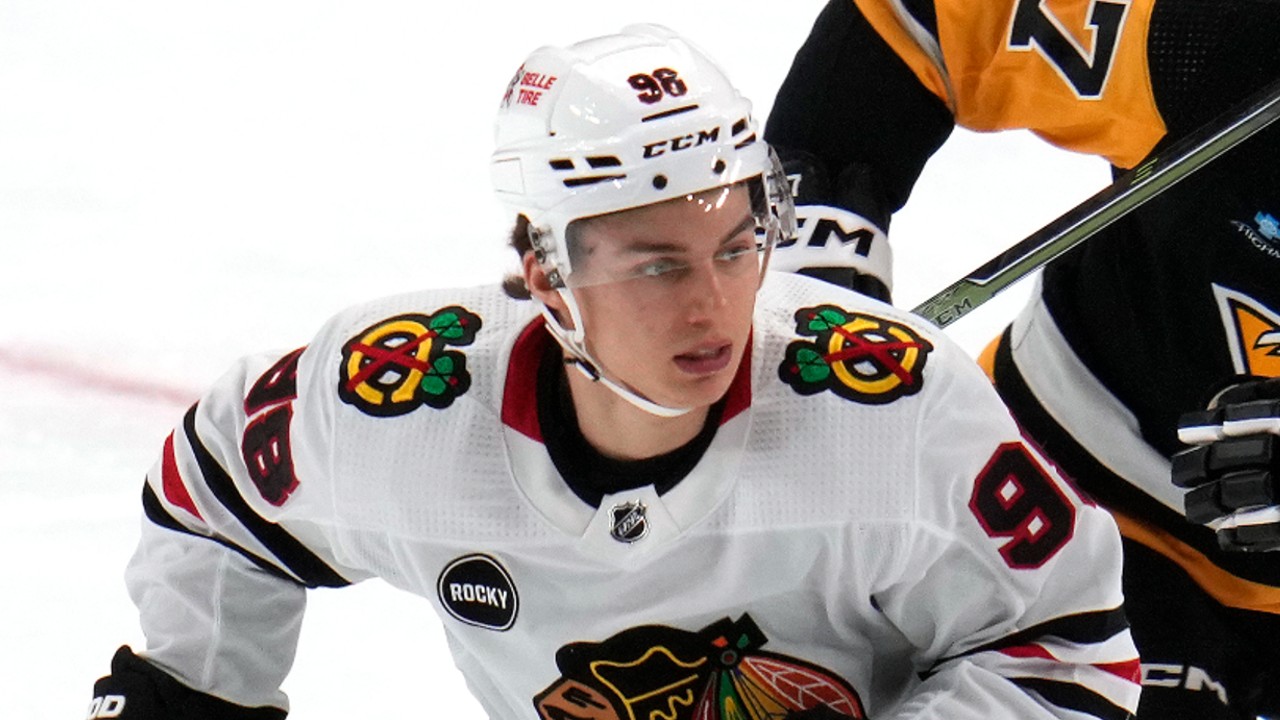 Bedard has assist in NHL debut, Blackhawks beat Crosby, Penguins 4