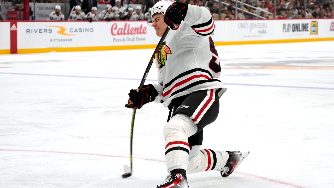 Bedard has assist in NHL debut, Blackhawks beat Crosby, Penguins 4