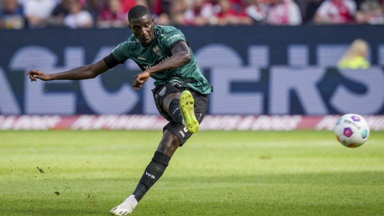 Stuttgart's Serhou Guirassy kicks a freekick during a German Bundesliga soccer match between FSV Mainz 05 and VfB Stuttgart in Mainz, Germany, Saturday, Sept. 16, 2023. (Michael Probst/AP)