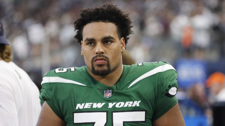 New York Jets guard Alijah Vera-Tucker (75) on the sideline during an NFL Football game in Arlington, Texas, Sunday, Sept. 17, 2023. (Michael Ainsworth/AP)