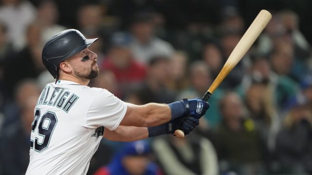 Cal Raleigh overcomes adversity to come up clutch for Mariners