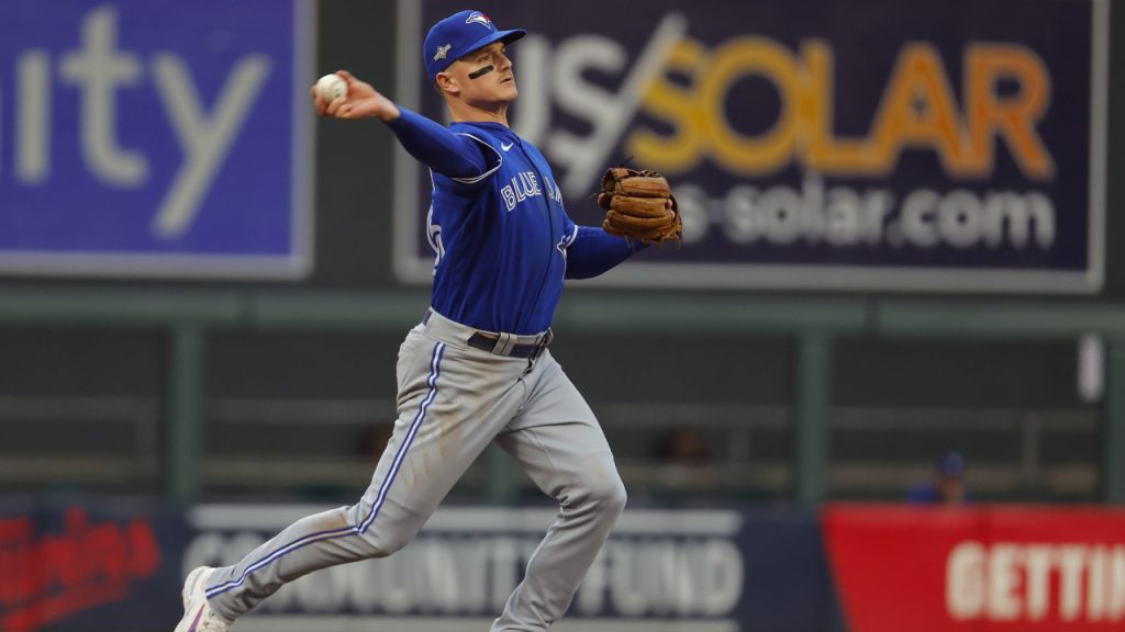 Twins' Sonny Gray, Carlos Correa credit fans for key pickoff of Blue Jays'  Vladimir Guerrero Jr.