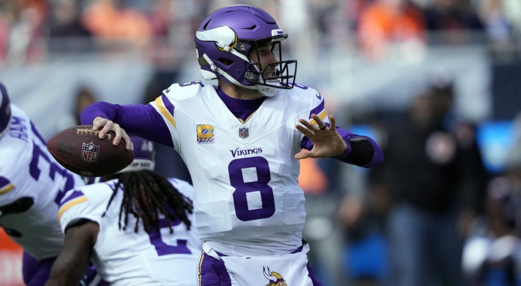 Chicago Bears QB Justin Fields leaves loss to Vikings with right hand  injury