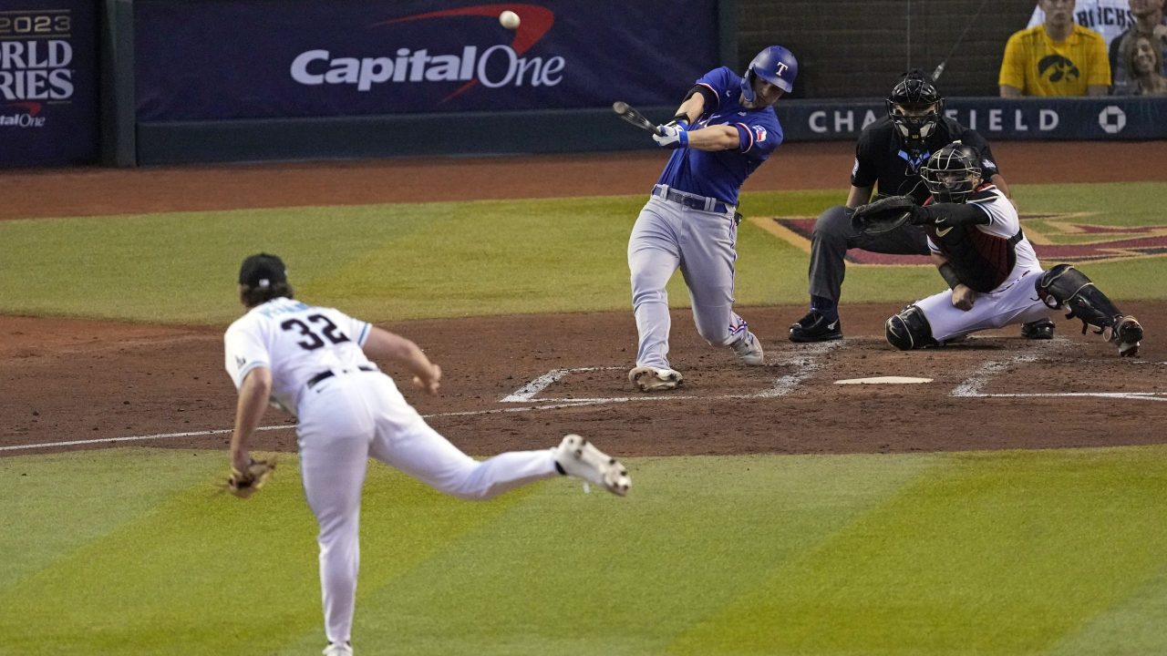 Garcia and Scherzer leave early, Rangers hold off Diamondbacks to