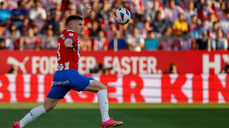 Girona's Viktor Tsygankov controls the ball during a Spanish La Liga soccer match. (Joan Monfort/AP)