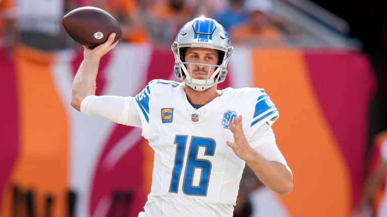 Detroit Lions quarterback Jared Goff (16) throws against the Tampa Bay Buccaneers during the first half of an NFL football game Sunday, Oct. 15, 2023, in Tampa, Fla. (Chris O'Meara/AP)