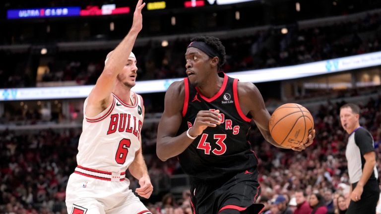 Toronto Raptors' Pascal Siakam (43) looks to pass as Chicago Bulls' Alex Caruso defends during an NBA basketball game. (Charles Rex Arbogast/AP)