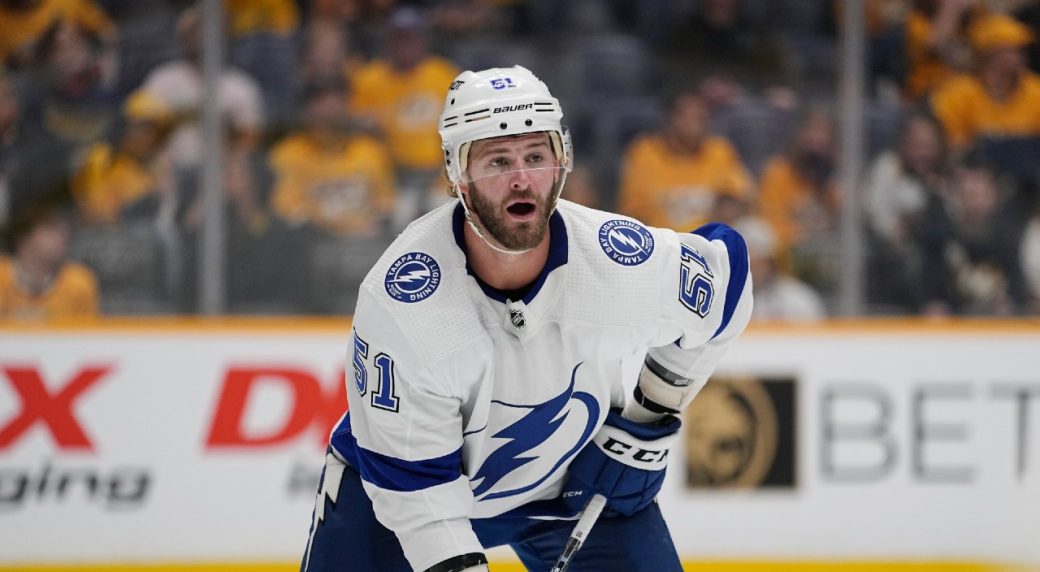 Austin Watson lands one-year deal with Lightning after tryout
