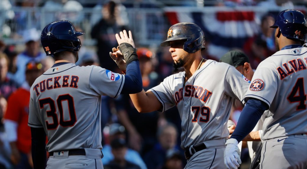 Astros' Yordan Alvarez undergoes arthroscopic surgery on both knees