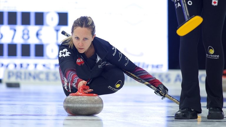 Rachel Homan shoots a stone during the first draw of the HearingLife Tour Challenge on Tuesday, Oct. 17, 2023, in Niagara Falls, Ont. (Anil Mungal/GSOC)