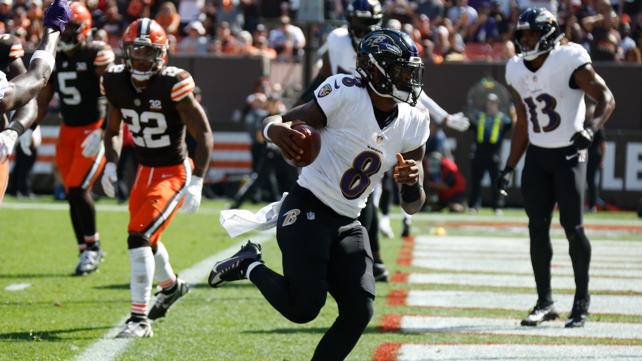 Jackson helps Ravens run past Buccaneers 