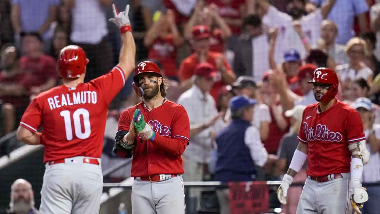 Harper, Schwarber HR as Wheeler, Phils top Pads to open NLCS