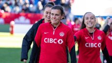 Ryan Reynolds thanks Canada&#8217;s Christine Sinclair ahead of her final matches