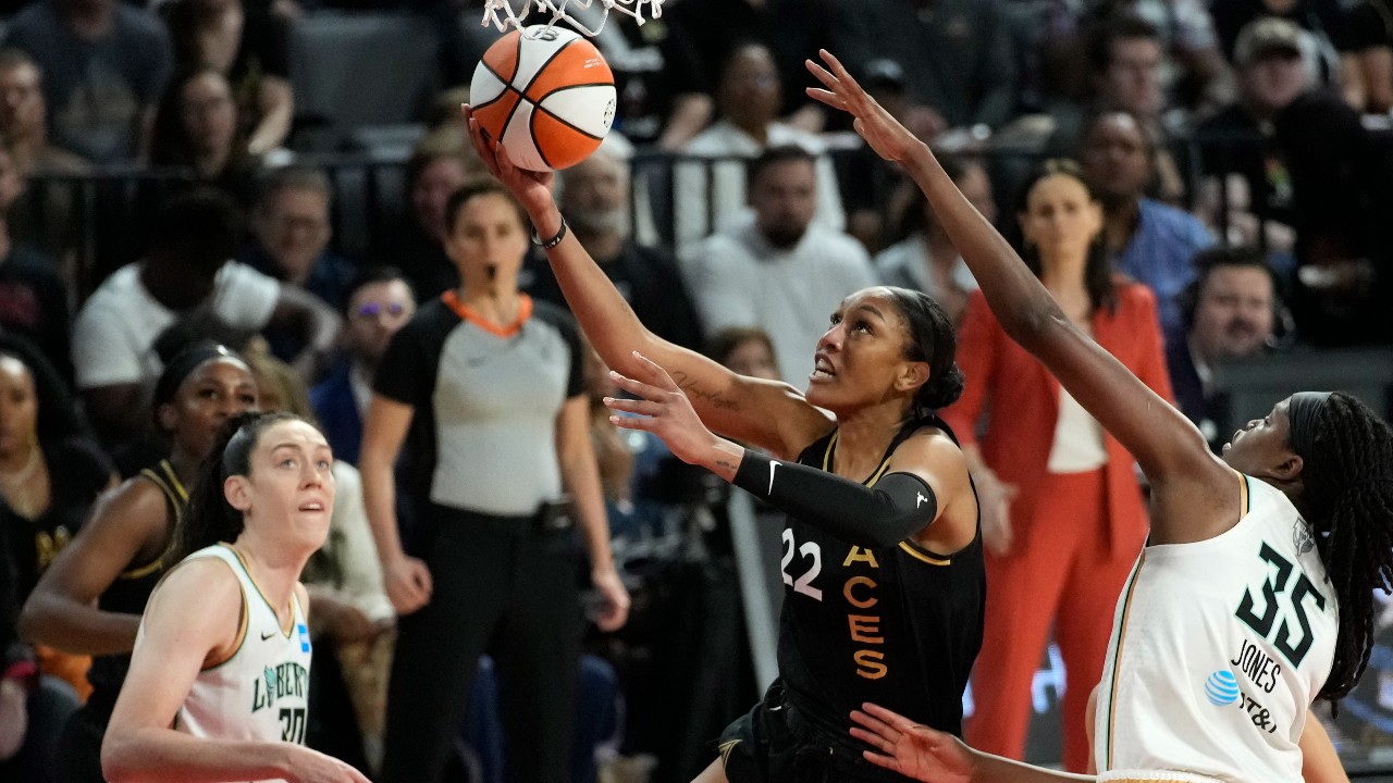 The @Las Vegas Aces defeat the New York Liberty, 104-76 to take a 2-0