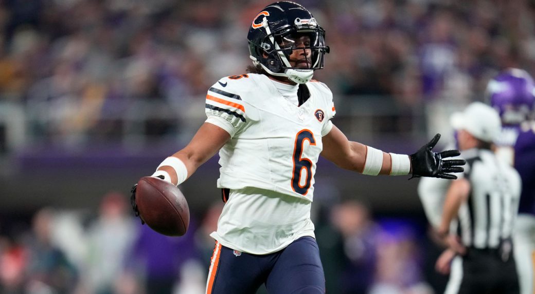 Bears Outlast Vikings On Santos' Fourth Field Goal After Four ...