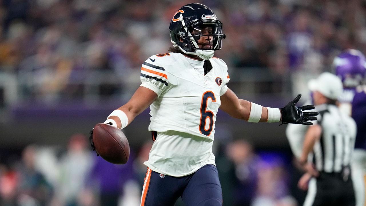 Bears outlast Vikings 12-10 on 4th field goal by Santos after 4  interceptions of Dobbs