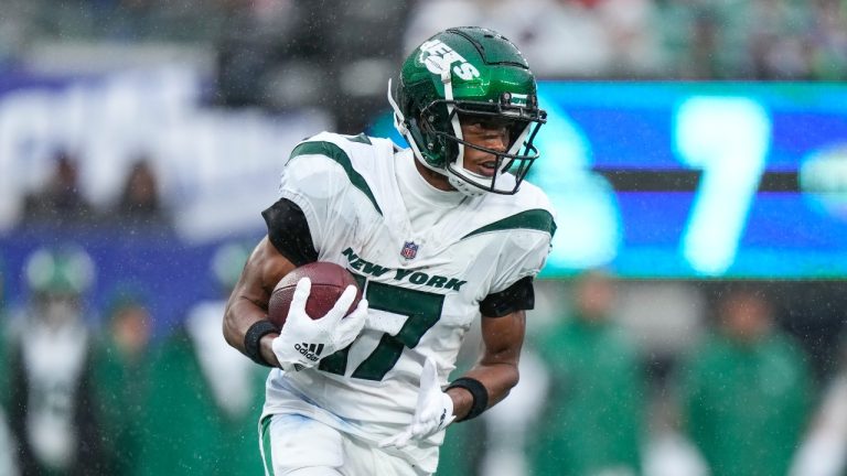 New York Jets wide receiver Garrett Wilson (17) runs the ball during the second half of an NFL football game against the New York Giants. (Frank Franklin II/AP)