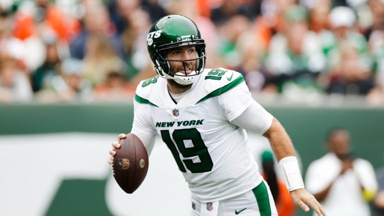 New York Jets quarterback Joe Flacco (19) looks to pass during the first half of an NFL football game against the Cincinnati Bengals Sunday, Sept. 25, 2022, in East Rutherford, N.J. (Adam Hunger/AP)