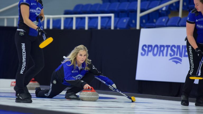 Jennifer Jones in action during the HearingLife Tour Challenge on Tuesday, Oct. 17, 2023 in Niagara Falls, Ont. (Anil Mungal/GSOC)