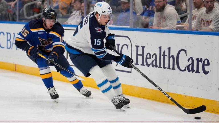 Winnipeg Jets' Rasmus Kupari, right, and St. Louis Blues' Jakub Vrana chase after a loose puck along the boards during the third period of an NHL hockey game. (Jeff Roberson/AP)