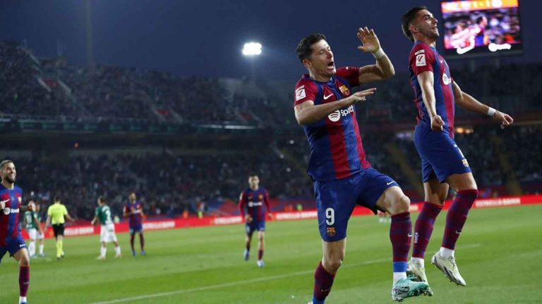 Barcelona's Robert Lewandowski celebrates scoring his side's second goal during the Spanish La Liga soccer match between Barcelona and Alaves at the Montjuic stadium in Barcelona. (Joan Monfort/AP)