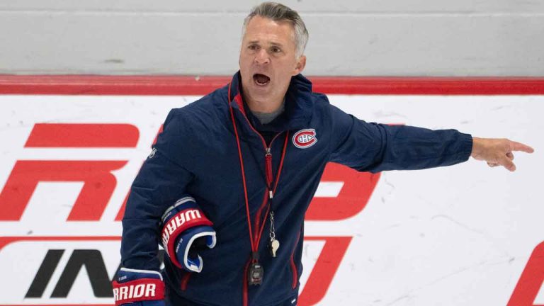 Montreal Canadiens head coach Martin St. Louis explains a drill during practice. (Ryan Remiorz/CP)