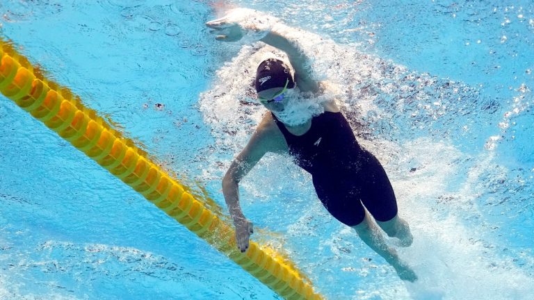 Summer McIntosh, of Canada, competes in the women's 400m freestyle at the World Swimming Championships in Fukuoka, Japan, Sunday, July 23, 2023. (David J. Phillip/AP)