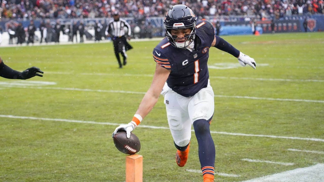 Fields, Moore lead the way, Bears deal Falcons' hopes a big blow