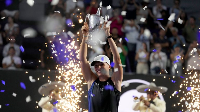 Iga Swiatek, of Poland, holds her trophy after her victory over Jessica Pegula, of the United States, in the women's singles final of the WTA Finals tennis championships, in Cancun, Mexico, Monday, Nov. 6, 2023. (Fernando Llano/AP)