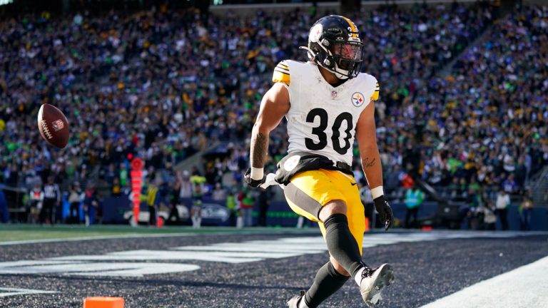 Pittsburgh Steelers running back Jaylen Warren scores a touchdown against the Seattle Seahawks in the first half of an NFL football game Sunday, Dec. 31, 2023, in Seattle. (Lindsey Wasson/AP)