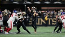 Carr throws three TD passes as Saints top Giants to remain tied atop NFC South