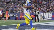 Williams runs for three TDs, Rams hold off Giants for third-straight win