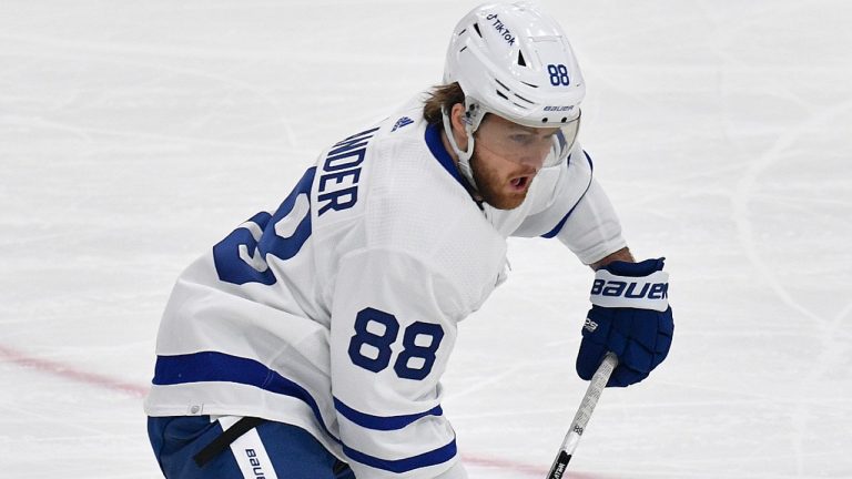 Toronto Maple Leafs right wing William Nylander controls the puck. (AP)