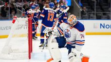 Islanders score three unanswered in second to take down Oilers