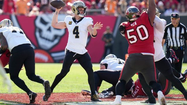 Carr helps Saints beat Buccaneers to force tie atop NFC South